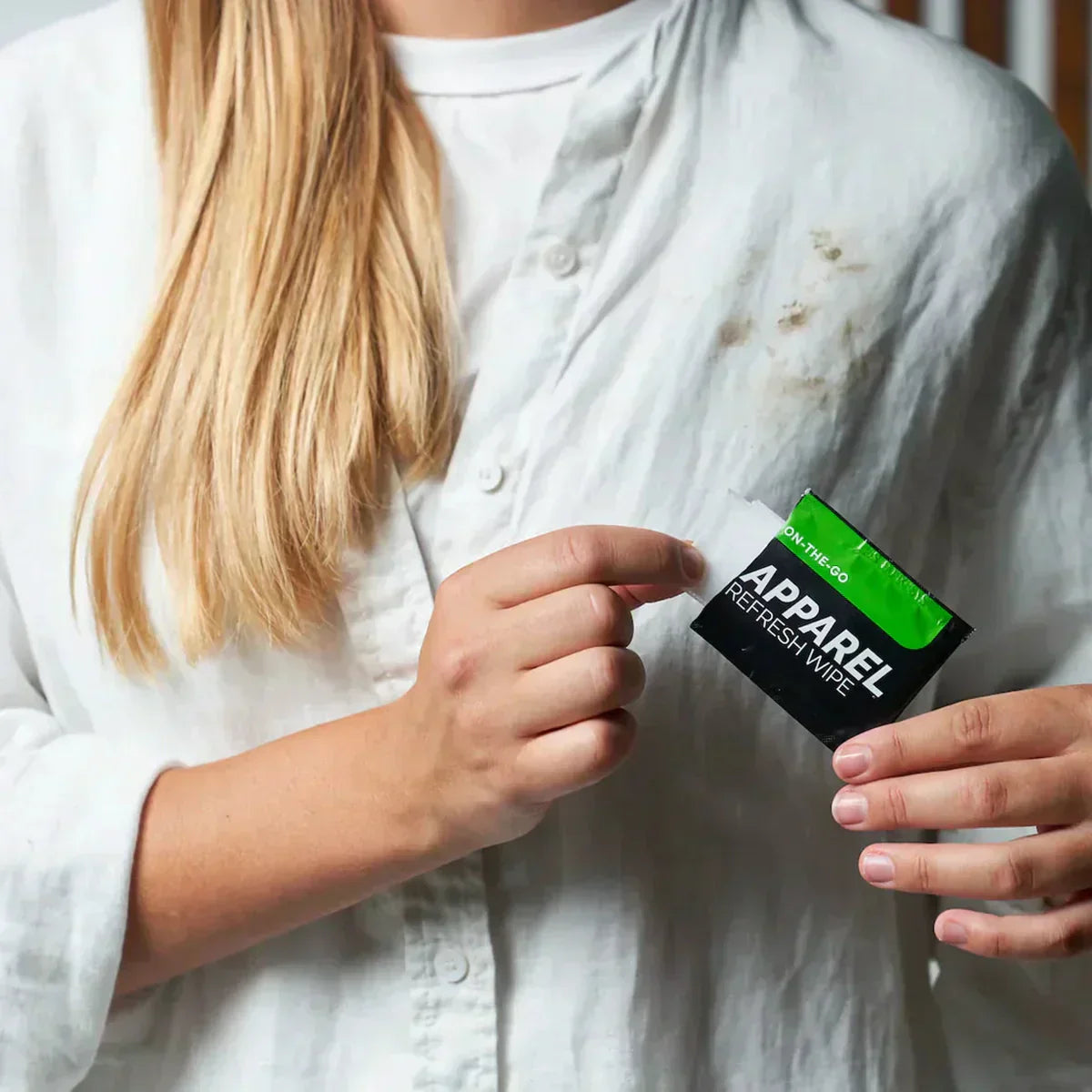 How To Use Apparel Refresh Wipes